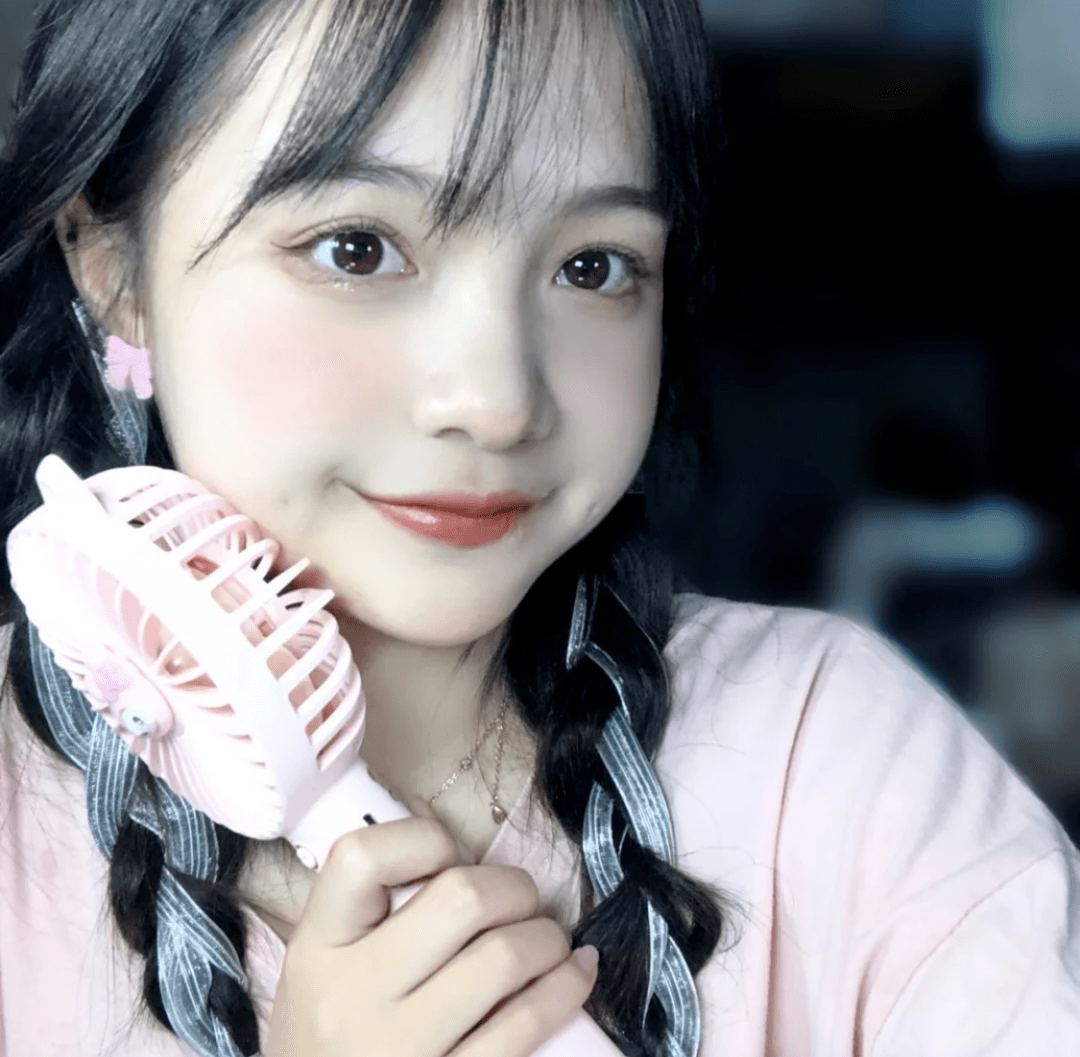 单眼皮的仙女如果掌握了兔系脸的特征,同样可以变身单纯软萌的小甜妹