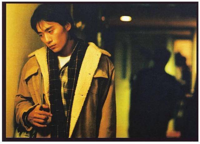 十九年前的电影,刘烨将青涩和演技贡献给了《蓝宇》