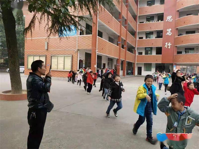 隆回县群贤小学图片