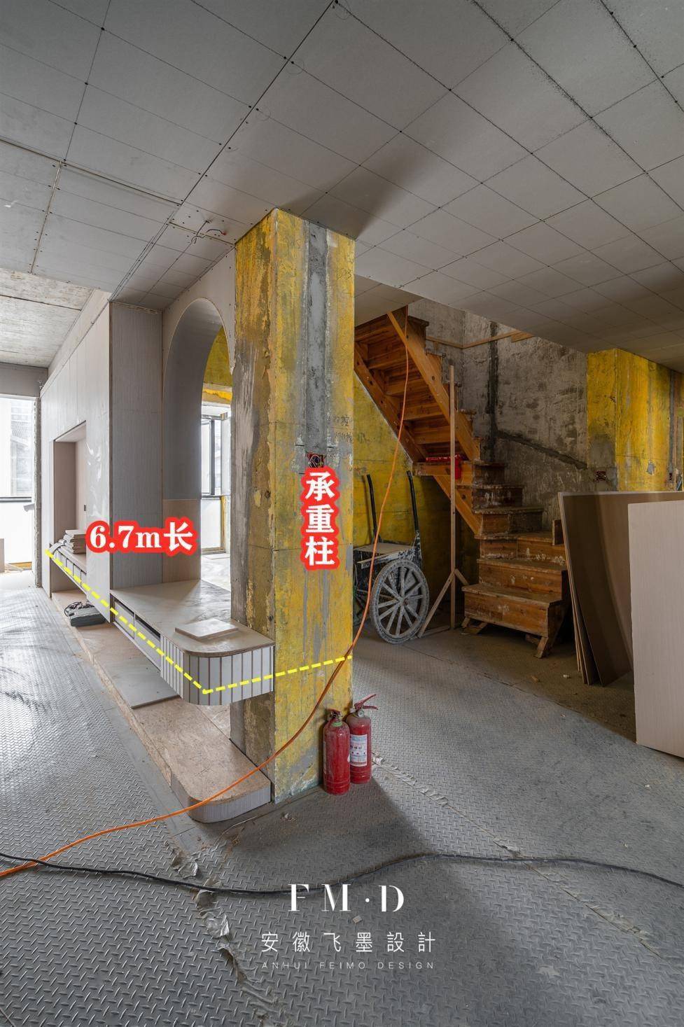 客厅遇到承重柱难办设计师将电视墙延长144m包起来更好看