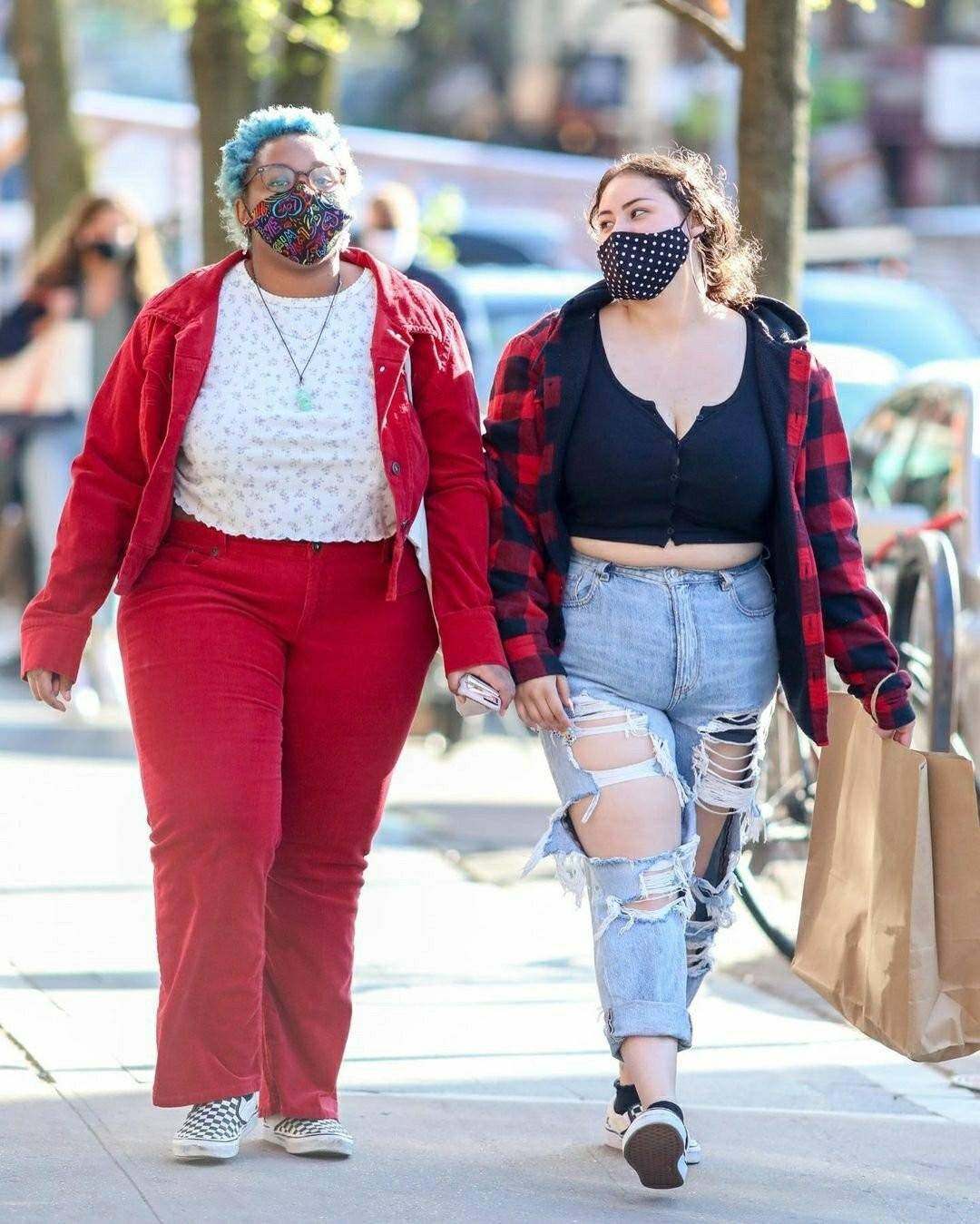 美国街头的时尚穿搭分享虽然微胖女人多穿搭却都很自信