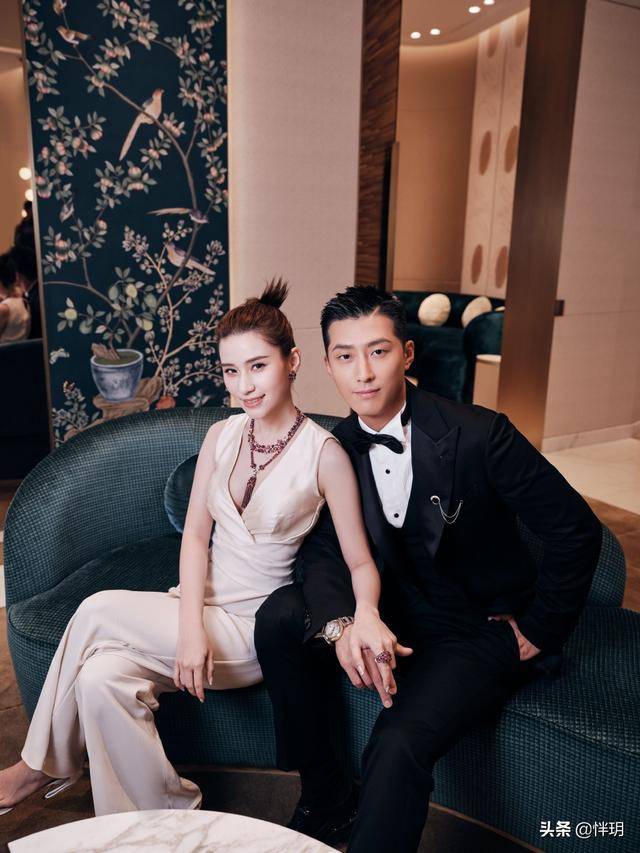窦骁何超莲甜蜜现身,妥妥地"望妻石"无疑了_望妻眼_女朋友_一手