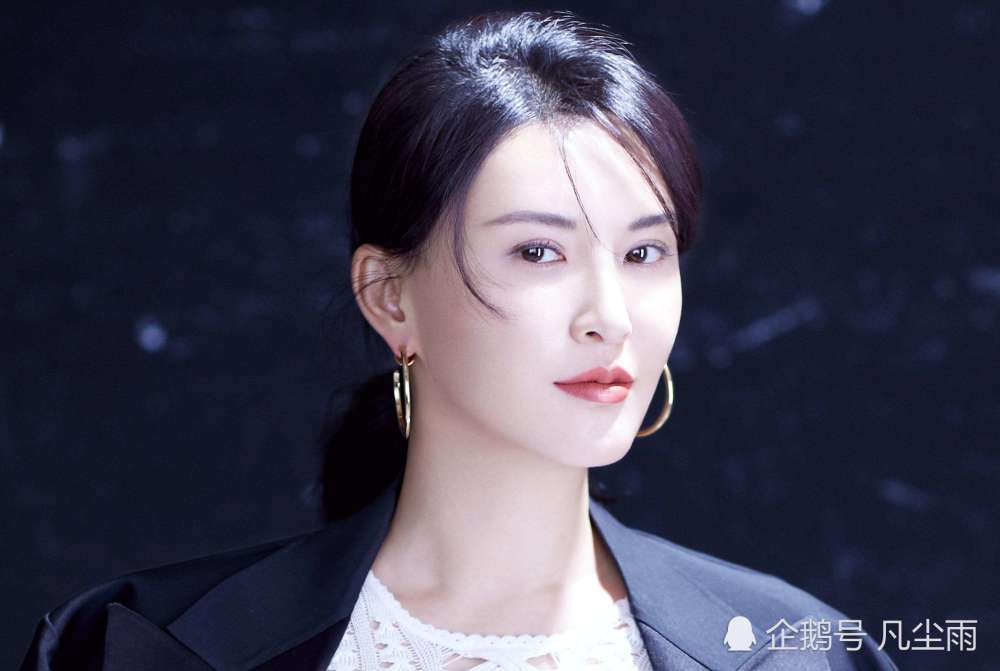 有网友扒出了"神婆"莫小棋,曾对赵丽颖感情预测的文章,上面说到赵丽颖