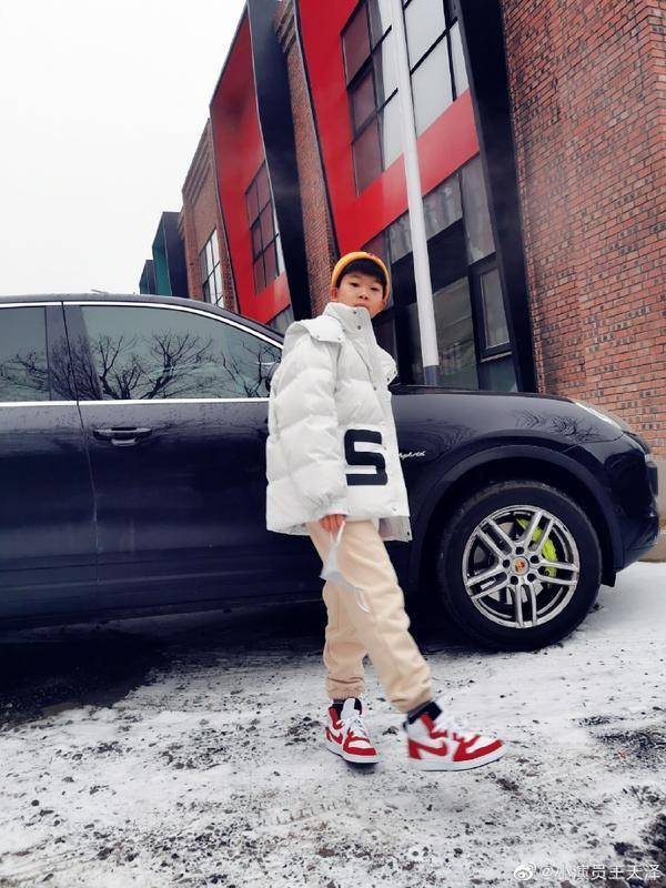 到关了微博评论,很少有人知道演冷佳清的小朋友王天泽也被网友追着骂