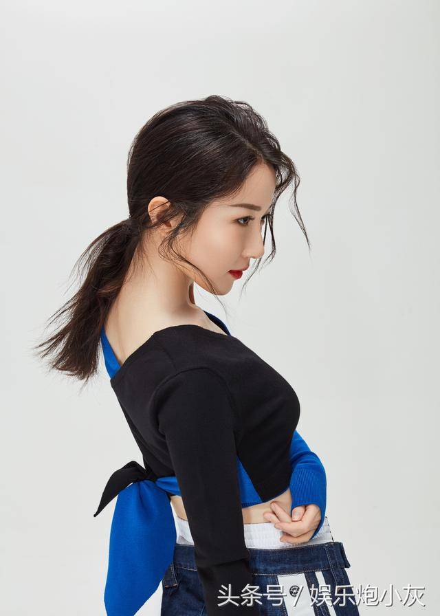 戴景耀新剧《大周小冰人》,她竟然变成了一个"红娘"_周奕彤_武玲_一身