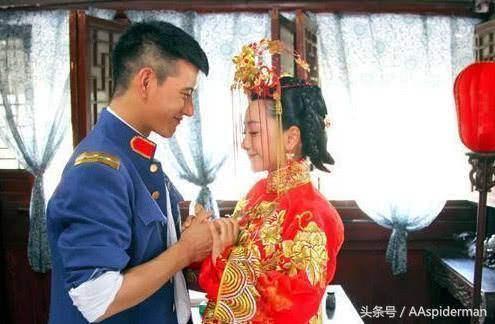 杨蓉和四位男星的结婚照：图2图3一脸不情愿，图四配一脸！
