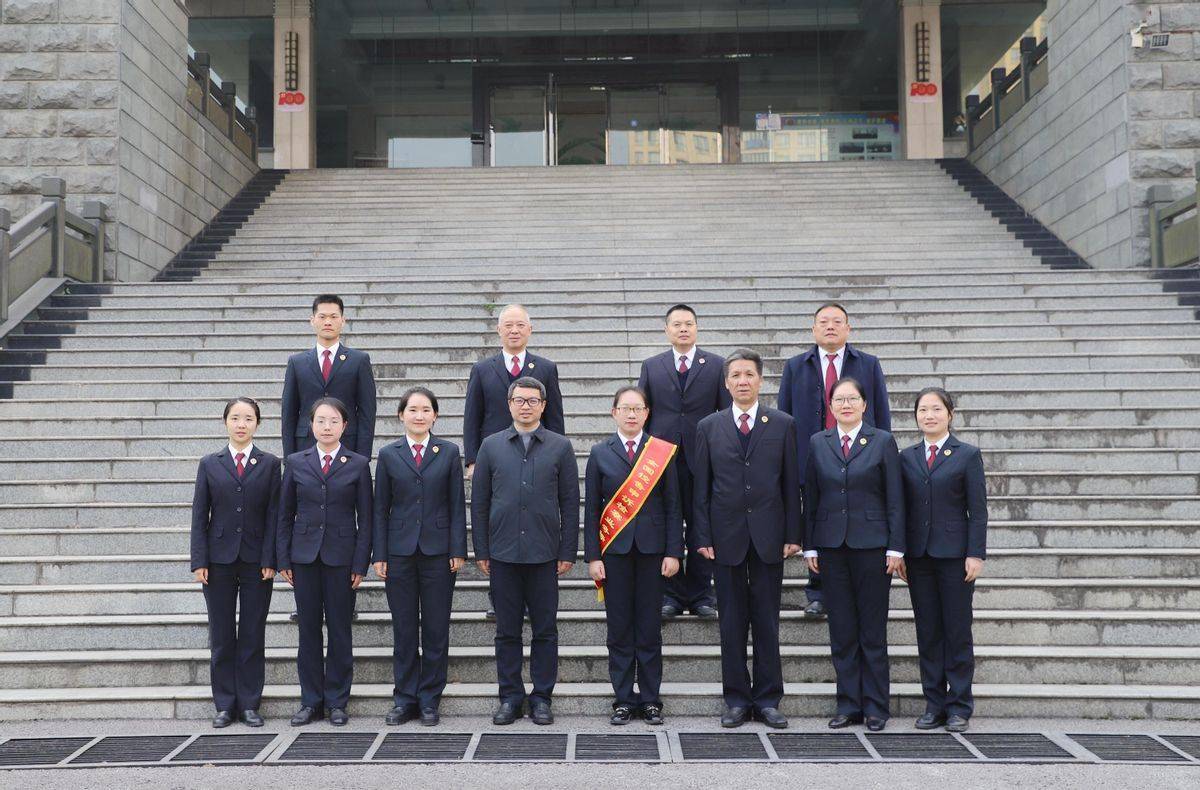 见贤思齐 比学赶超 湖北松滋市检察院干警向业务标兵代姗姗同志学习