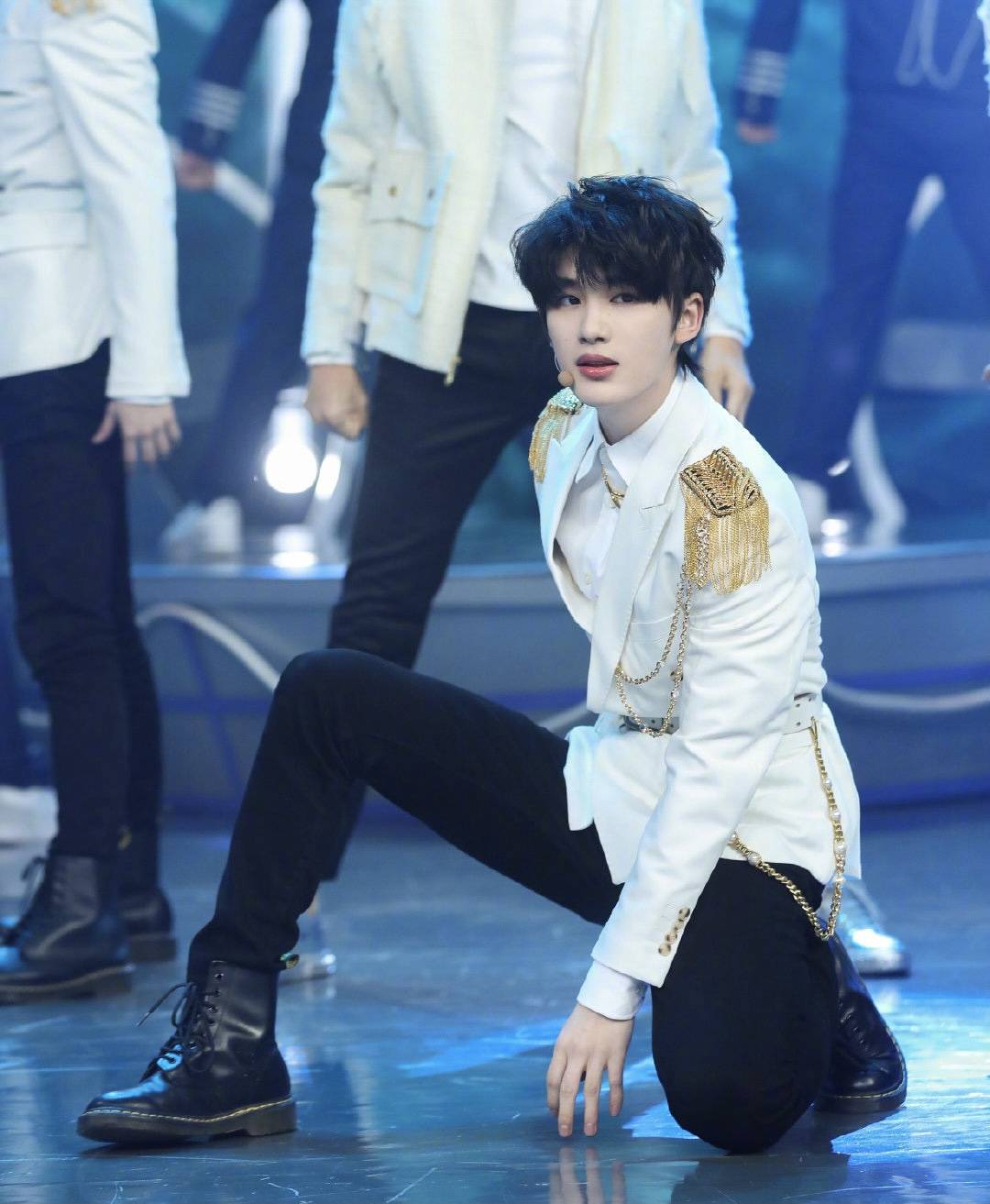 时代少年团快乐大本营剧照出炉今晚2020和少年开启奇幻之旅