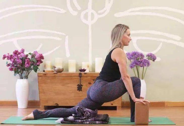 体式|迈开腿，髋软了，深入清理子宫||瑜伽修复