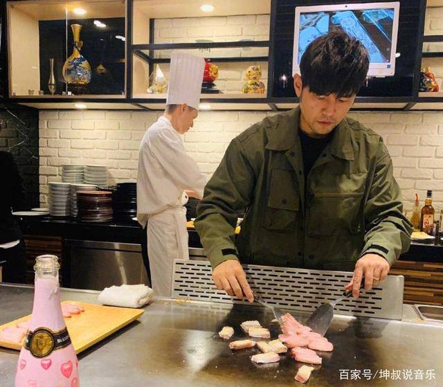年轻男歌手排行榜_当下华语乐坛,顶尖年轻男歌手一大堆,顶尖年轻女歌手却寥寥无几!