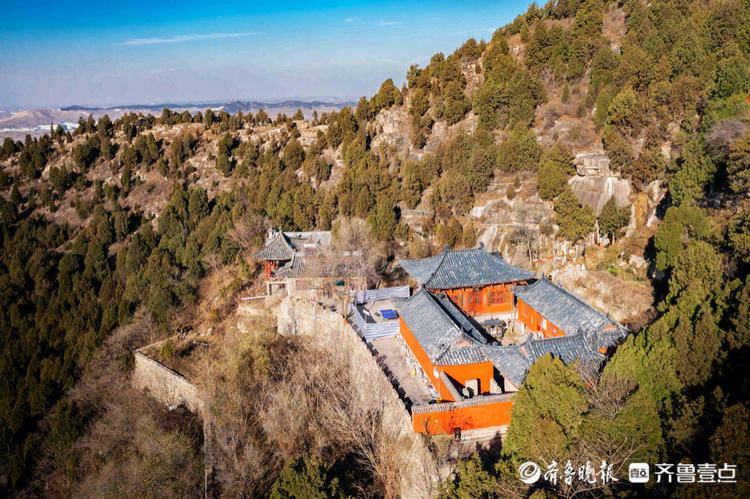 平阴县城西南的翠屏山，景色秀美风格独特