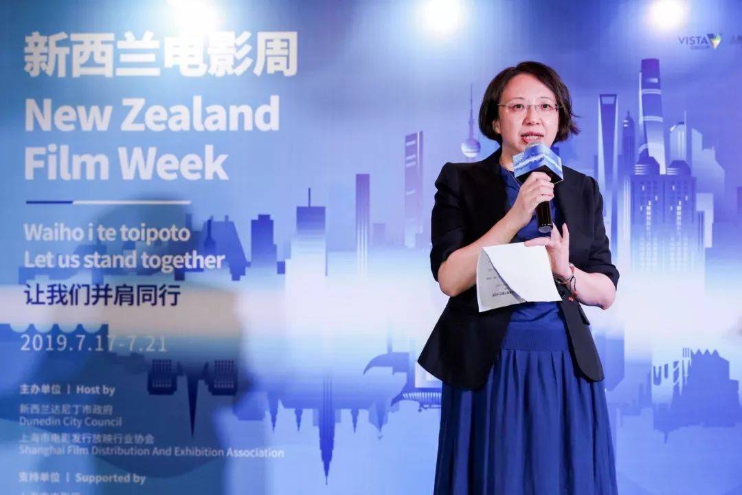 新西兰驻上海总领事馆总领事罗安竺,上海市电影局电影处处长彭奇志出