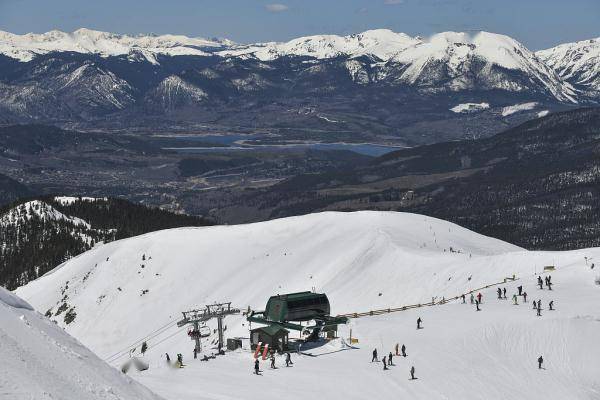 美國華盛頓州最大滑雪場發生雪崩 已致1人死亡 國際 第1張