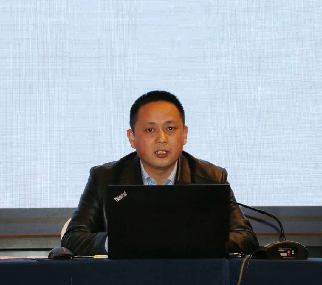 讲授:法警警衔管理实务陕西高院法警总队警政科科长赵传斌讲授:法院