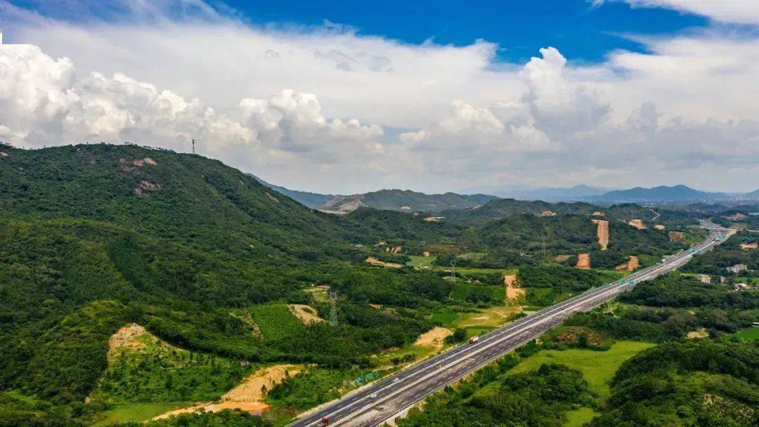 八车道的阳茂高速带你先睹为快