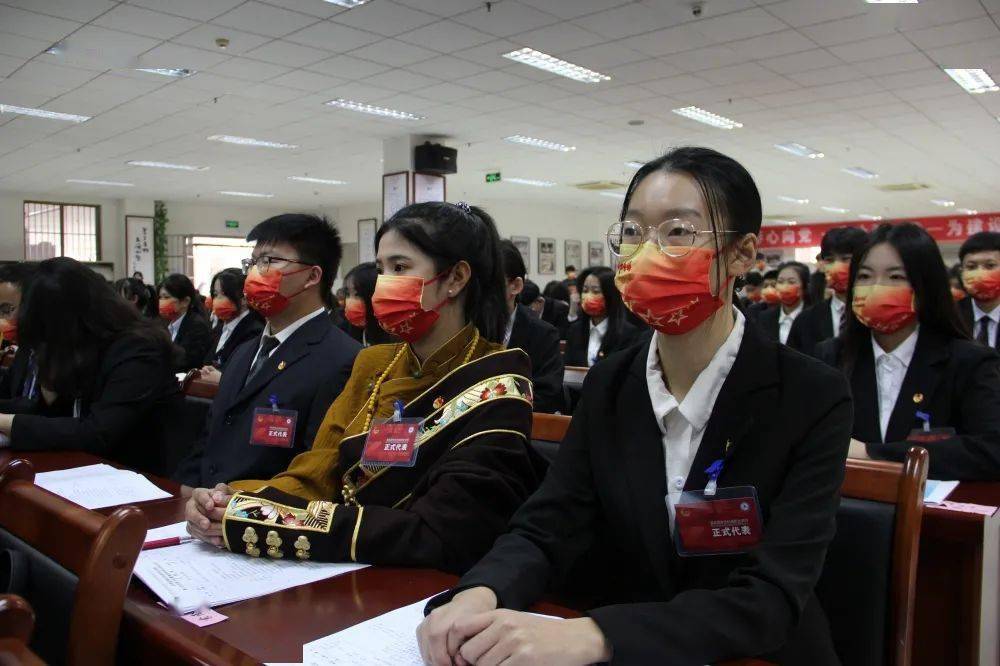 赵素贤书记代表滕州团市委对大会的召开表示热烈祝贺,她指出,在学院