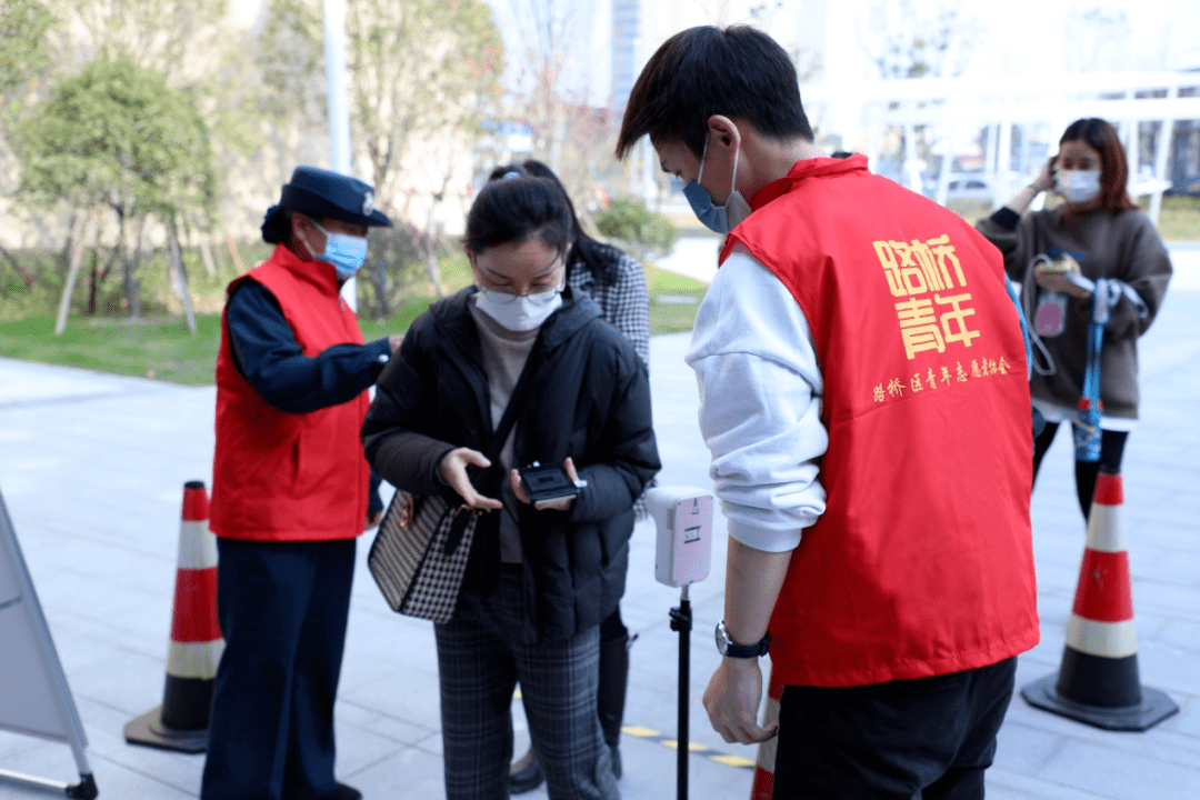 青志愿路桥青年志愿者奋力投入疫情防控一线