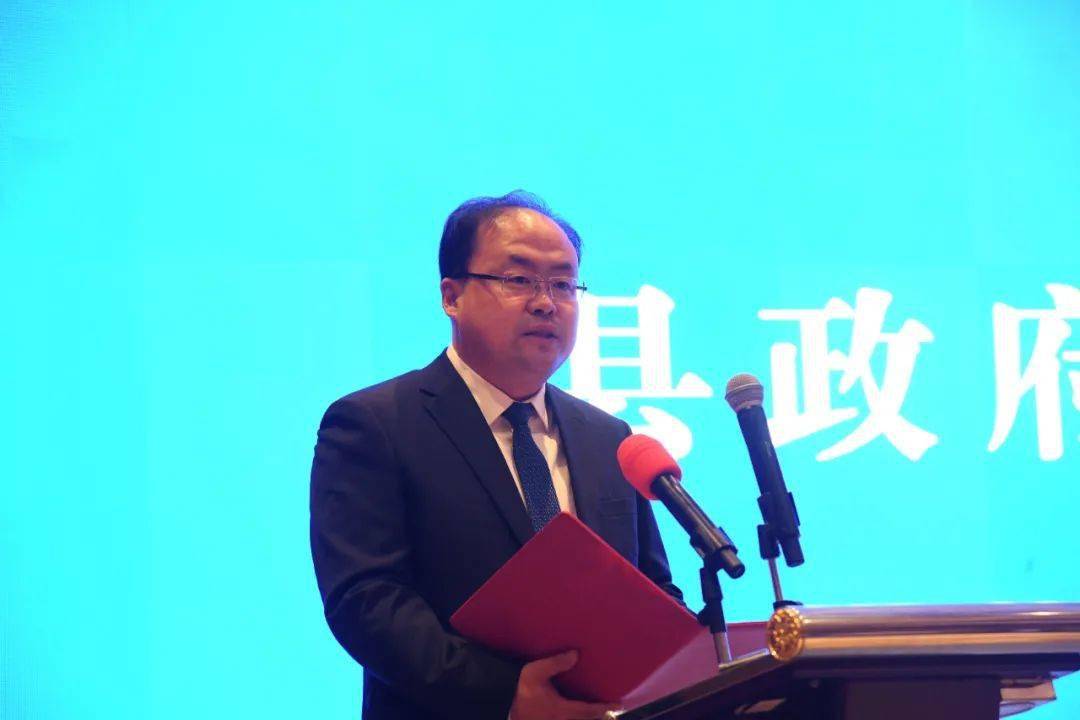 县长任涛,伟光汇通战略合伙人,清华房地产总裁商会会长金波出席并致辞