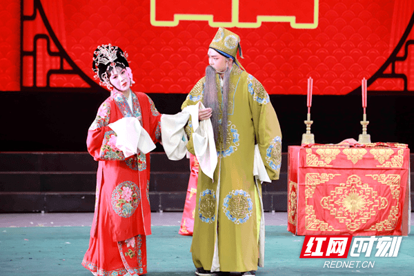 湖南艺术职业学院2022届毕业作品展演花鼓戏《红豆缘》精彩上演_骆兰