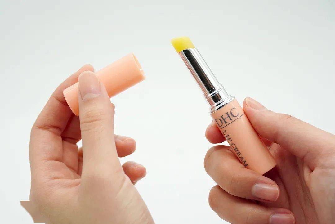 双唇畅销20年,爆卖1.4亿支DHC唇膏!拯救冬日大干唇,脱皮、干裂不见了