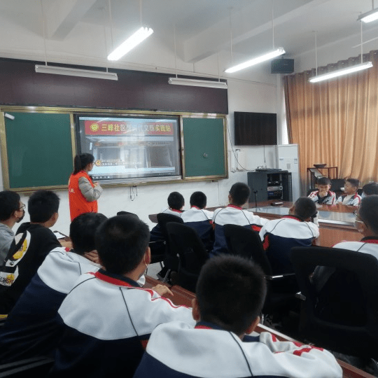 行动"志愿服务——潭头镇社工站进校公益宣传主题活动_长乐_精神_服务