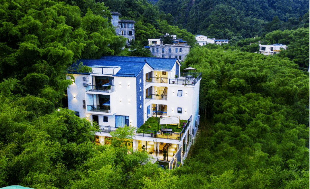 央视播报小山沟变成小康村重渡沟特色民宿助力乡村振兴