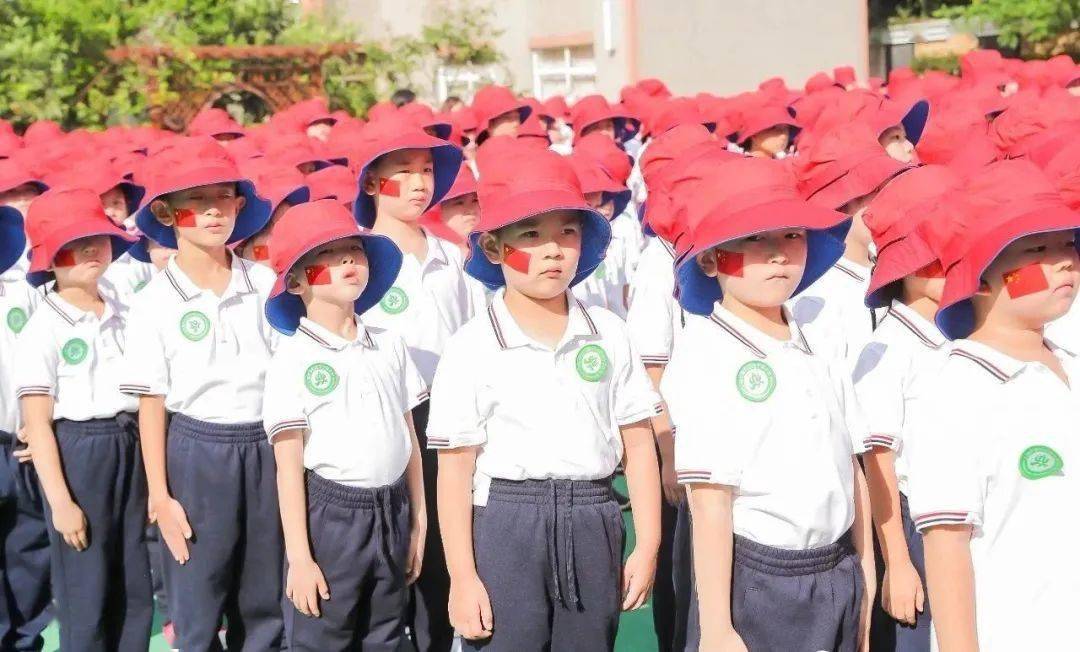 上海这10所公办小学校服颜值满分!看看哪款更好看