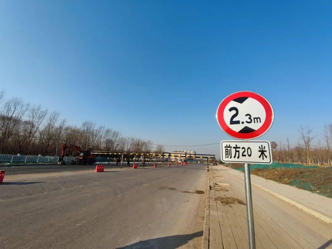 注意文华路北延这里新增限高杆