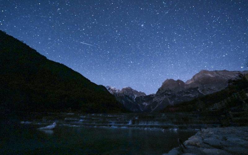 新华社|组图记录2021最后一场大规模流星雨，许愿必备