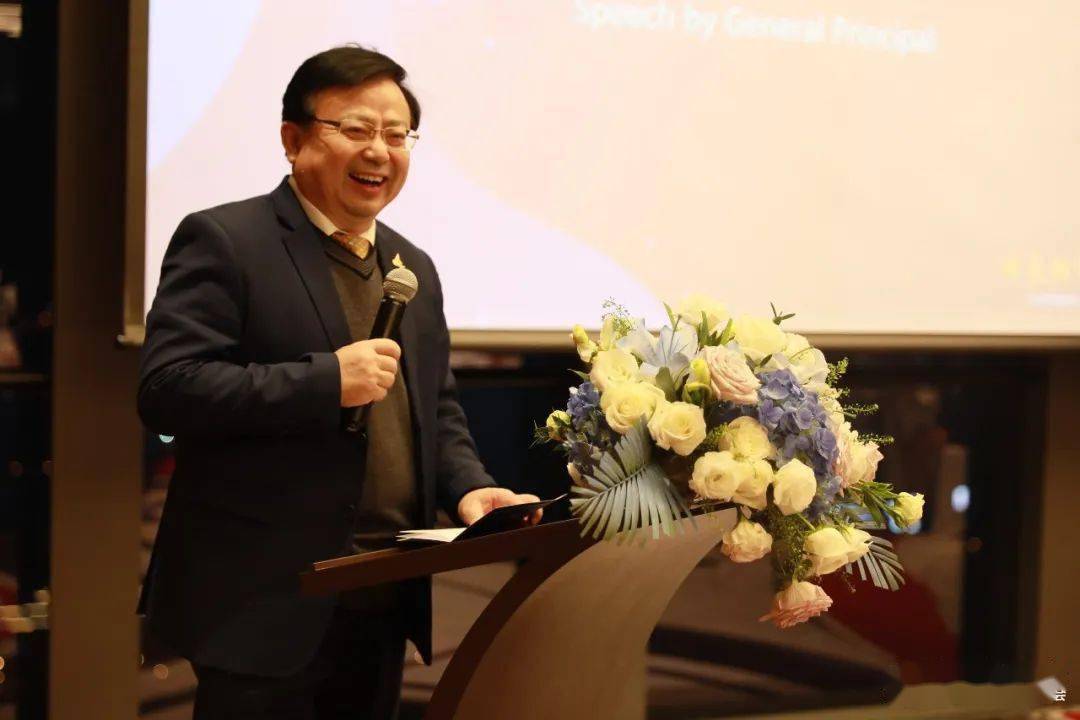 正如曹伦华总校长在致辞中所说的:本届家委会通过层层筛选,最终精简到