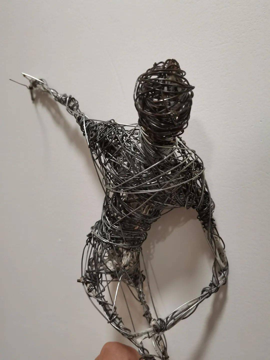 罗马尼亚设计师 Darius Hulea 的铁丝雕塑作品|罗马尼亚|铁丝|雕塑_新浪新闻