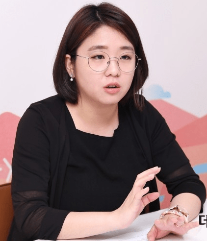 韩国一90后女议员推婴儿车上班:要求带娃进入国会_龙慧仁_孩子_网友