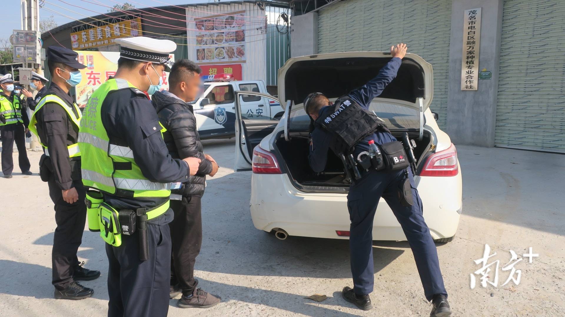 电白公安交警开展秋冬季道路交通集中整治行动_杨金凤_摩托车_李寒然