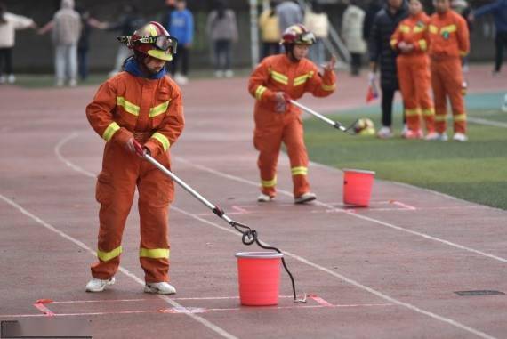 科目|四川内江：大中学生赛消防技能