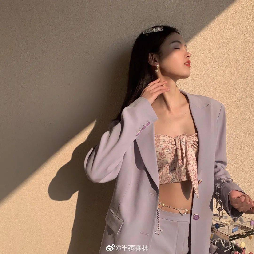 绿茶女曝沐浴照玩擦边广告谎称退网疯狂恰饭惹怒网友纯欲只代表欲望吗