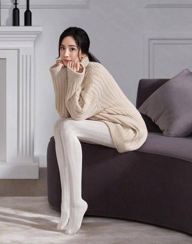 杨幂大秀美腿穿搭合集,个性搭配时尚自然流露_斛珠夫人_明星_头条