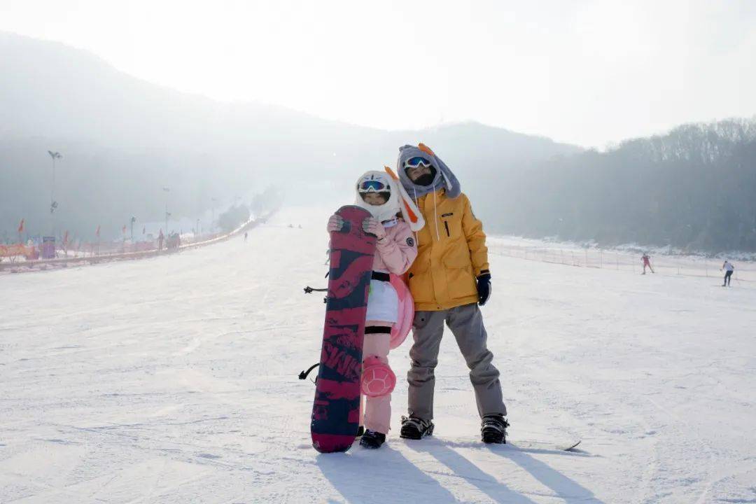 鸣山绿洲滑雪场法人图片