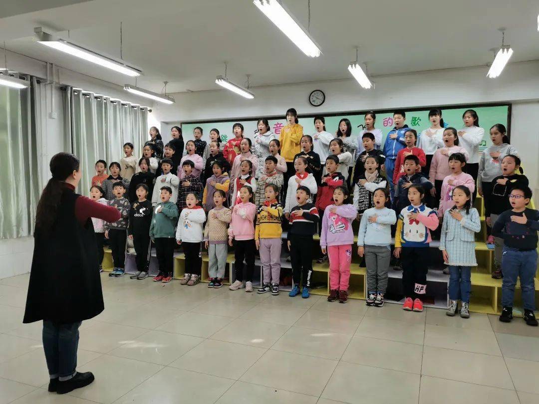 拥抱冬奥亮出风采一起加入石景山区银河小学的冰雪盛会