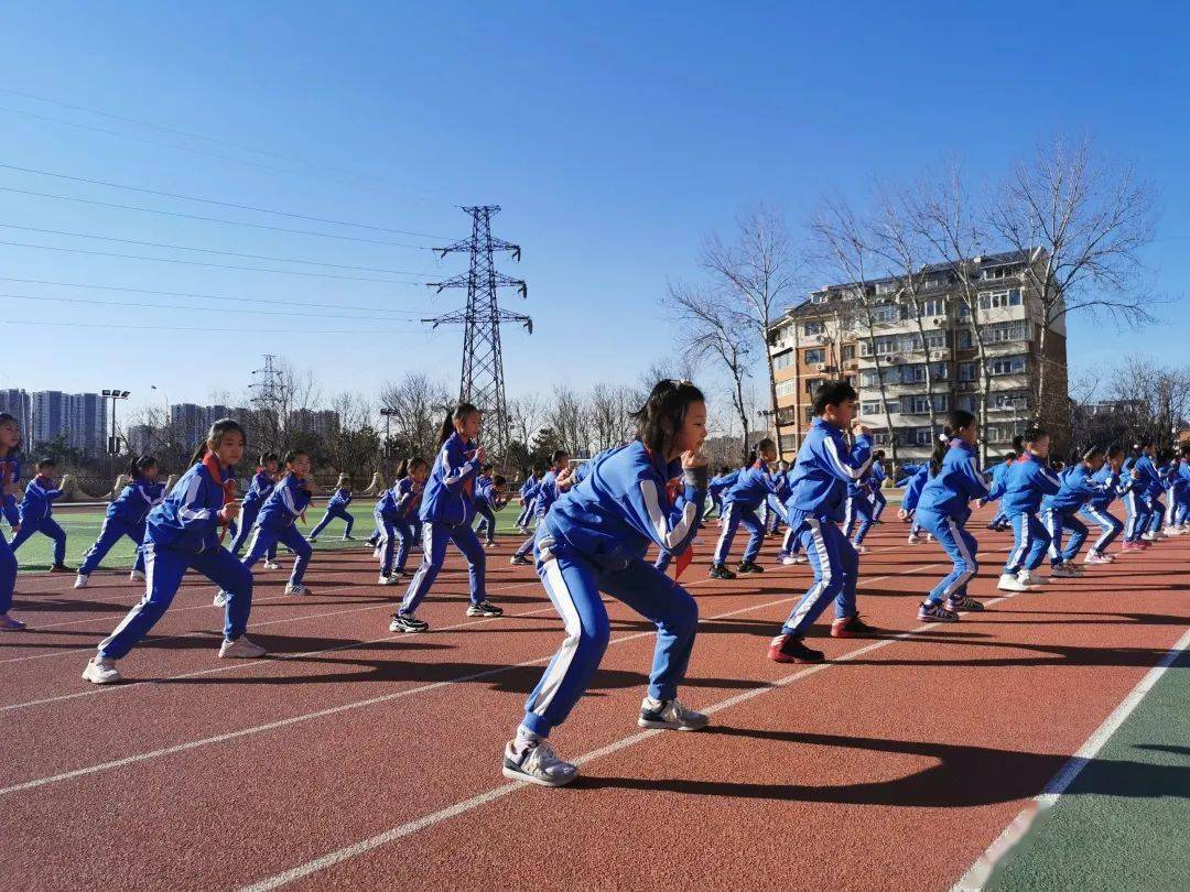 拥抱冬奥亮出风采一起加入石景山区银河小学的冰雪盛会