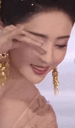 又被佟丽娅的唐装惊艳到古装女神为什么不拍古装剧了