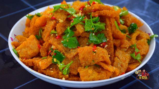 凉拌猪皮最好吃的家庭做法,简单美味又解馋,看看你喜欢吃不?