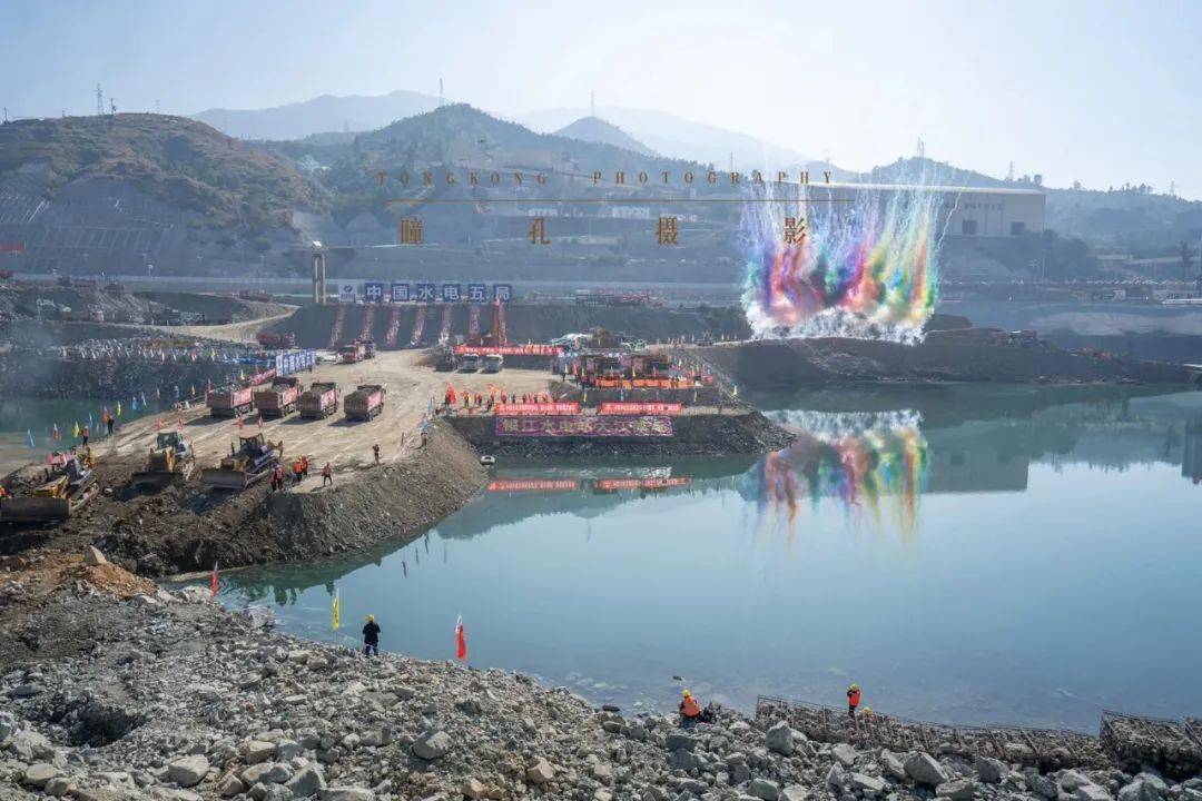 今天银江水电站成功实现大江截流