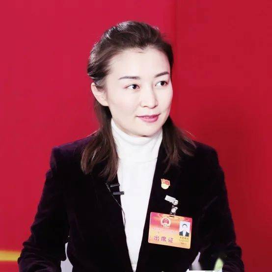 【聚焦市"两会"】阿克塞县委副书记,县长库美斯剑接受酒泉广播电视台