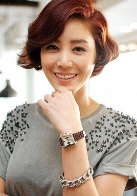 "冻龄女神"金成玲,50岁颜值依旧如少女!