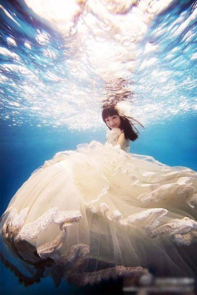 十二星座专属水下婚纱照,白羊座唯美,金牛座是落入水中的天使!