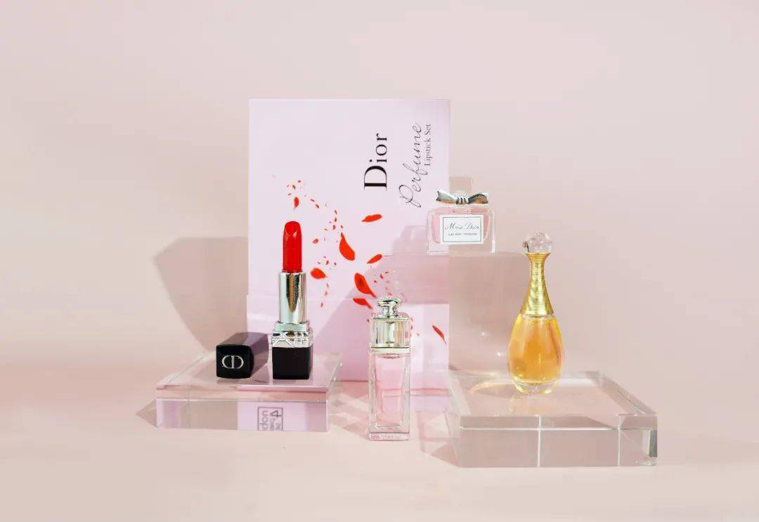 真我浓香:725/30ml▼迪奥小姐:660元/30ml▼粉色魅惑:810元/50ml▼