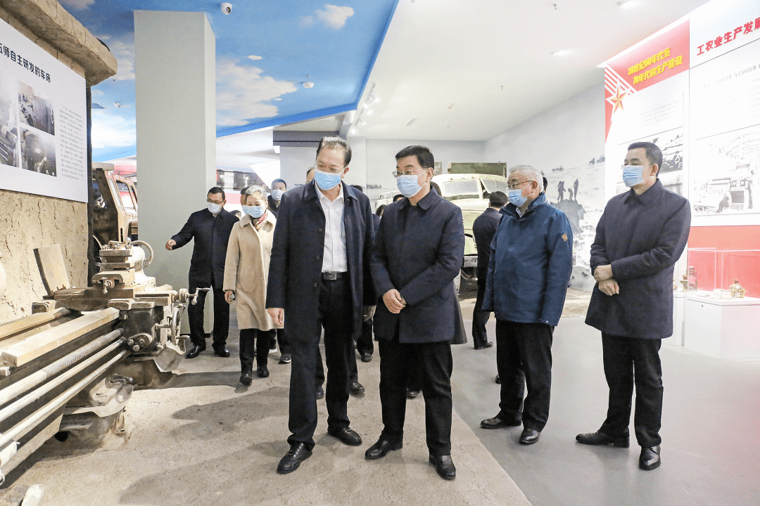 州领导巴德玛拉,刘自重,周锋,陈冬红,周忠宇,李荣年,曾健,韩守领,苏卡