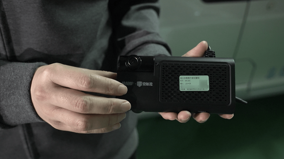 功能覆盖平台全部车型,司机抵达装货地后即自动同步开启录音,行程中