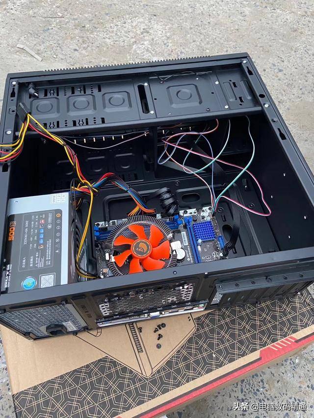 了,这台电脑主机的配置是属于市面上最低配的电脑了,cpu是奔腾g2020