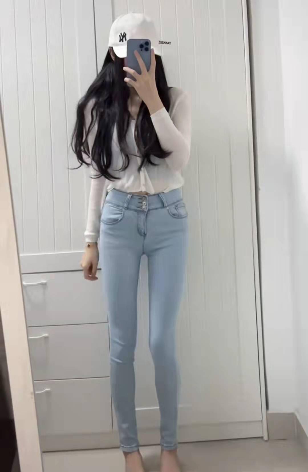 继电气鼠之后,又一美腿主播成t0女神,这白丝美腿谁顶得住啊_卢卢_biu